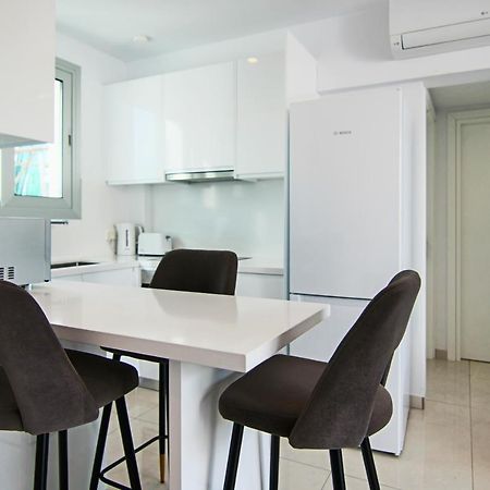Апартаменти Phaedrus Living - Seaside Executive Flat Harbour 208 Пафос Екстер'єр фото